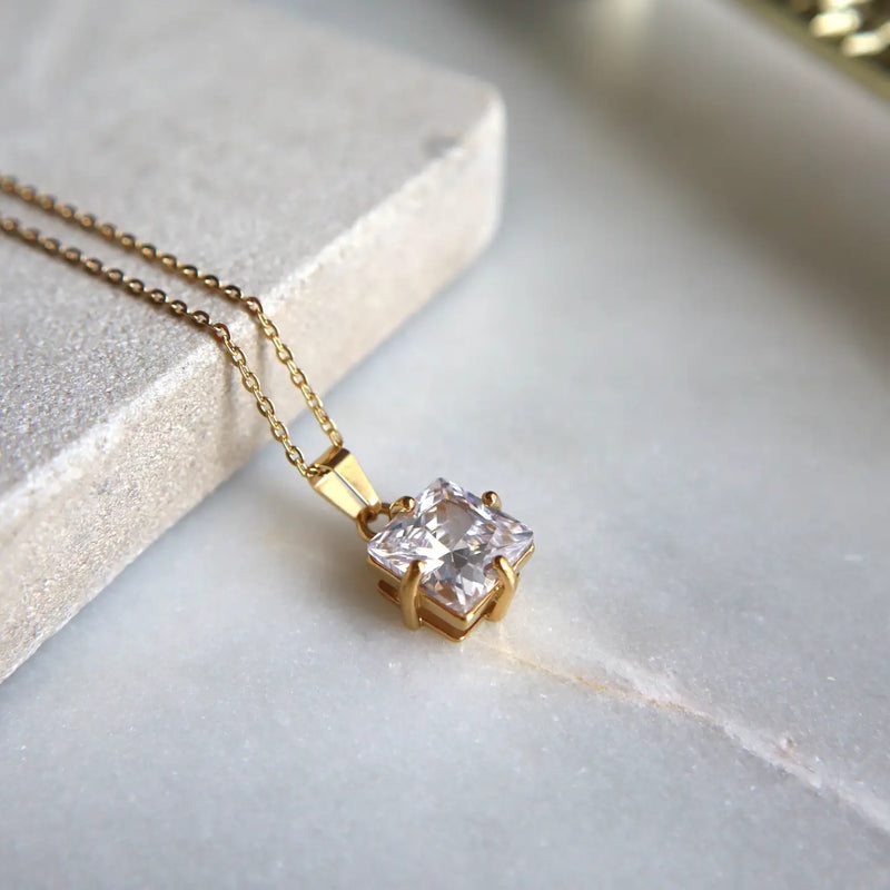 Jessa Pendant Necklace